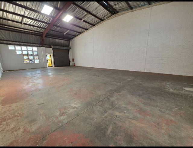 192M² WAREHOUSE TO LET IN CROWN